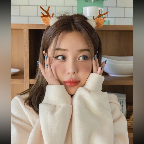 🦌 Awesome Elk Reindeer Deer Antler Pompom Headband Headdress 🦌 - Picture 7 of 7